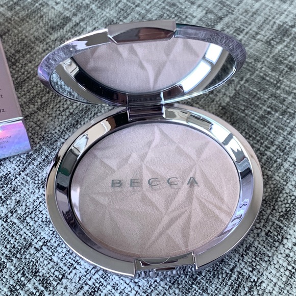 ❗️SALE❗️🆕 BECCA Prismatic Amethyst Highlighter - Picture 2 of 7